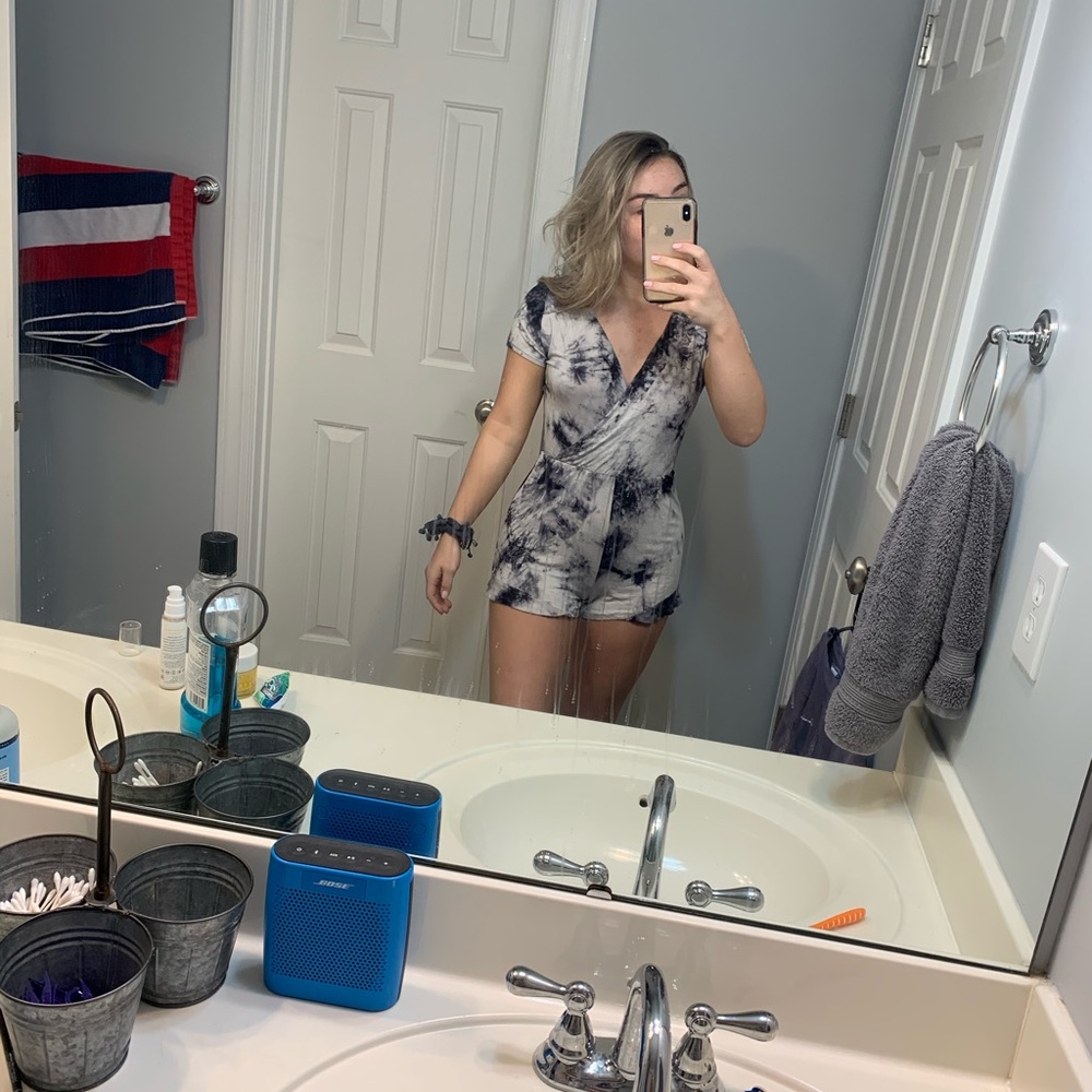 Cute romper ! - Picture 2 of 2